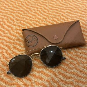Ray band sunglasses. Come with case